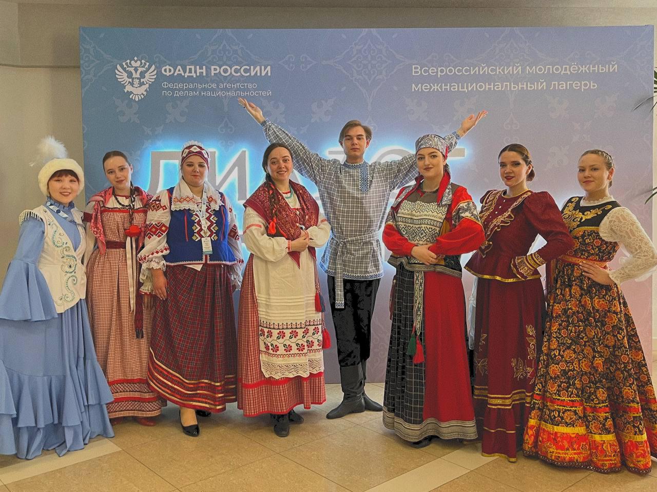 Во Всероссийском молодёжном межнациональном лагере «Диалог культур» приняла участие артистка ансамбля «Казачья застава» Анастасия Жаткина Во Всероссийском молодёжном межнациональном лагере «Диалог культур» приняла участие артистка ансамбля «Казачья застава» Анастасия Жаткина